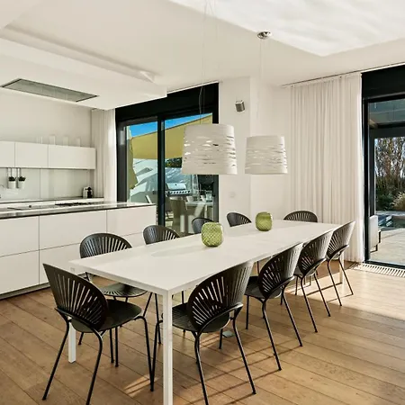 Frontline 6 Bdrm Luxury W Access Apartman