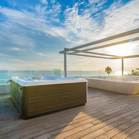 Frontline 6 Bdrm Luxury W Access Apartament