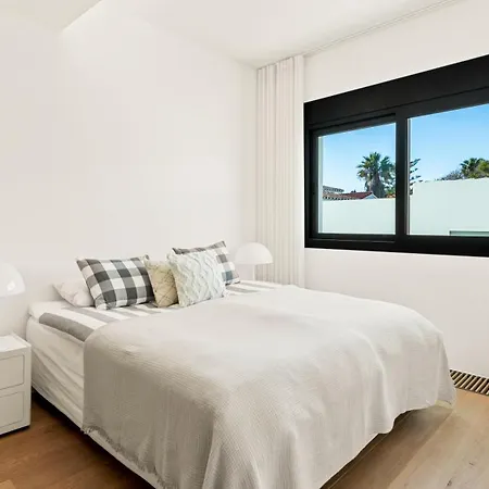 Frontline 6 Bdrm Luxury W Access * マルベーリャ