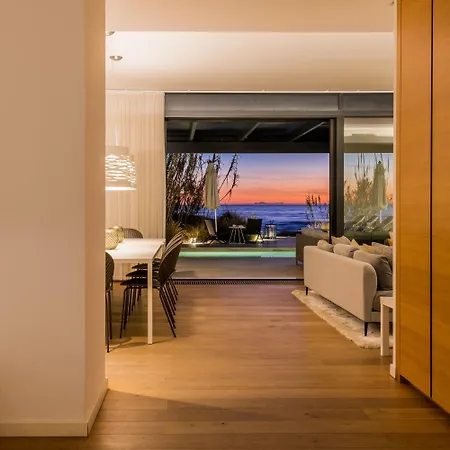 Frontline 6 Bdrm Luxury W Access * マルベーリャ