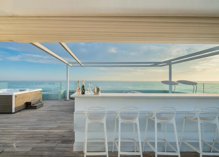 Frontline 6 Bdrm Luxury W Access Appartement Marbella