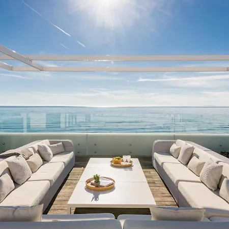 Frontline 6 Bdrm Luxury W Access 마르베야