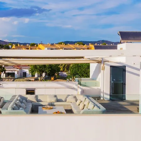 Frontline 6 Bdrm Luxury W Access 아파트 *