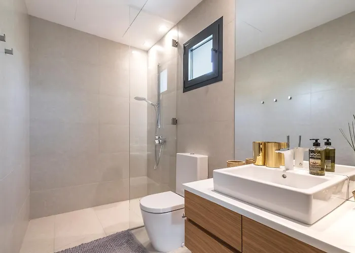 Frontline 6 Bdrm Luxury W Access マルベーリャ