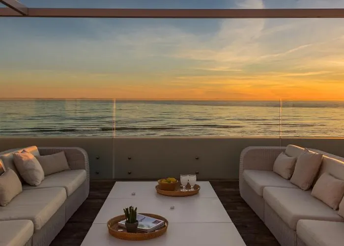 Frontline 6 Bdrm Luxury W Access Apartament Marbella