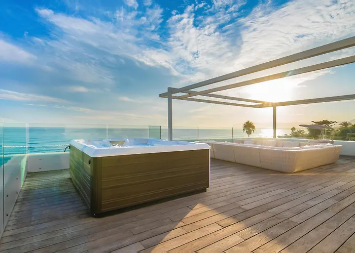 Frontline 6 Bdrm Luxury W Access Apartament