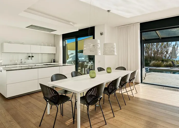 Frontline 6 Bdrm Luxury W Access Apartament