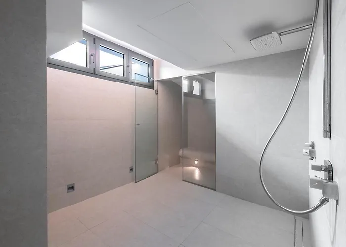 Frontline 6 Bdrm Luxury W Access Apartament *