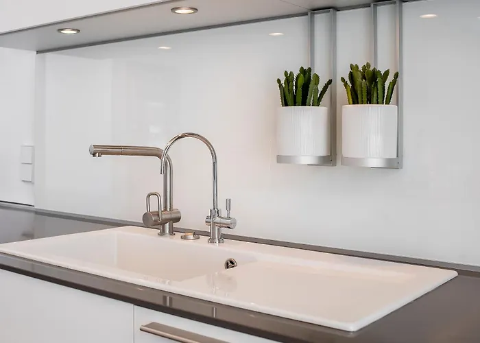 Frontline 6 Bdrm Luxury W Access Marbella